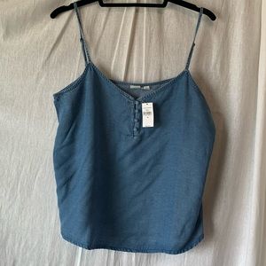 NWT Gap chambray camisole with buttons. Size medium.